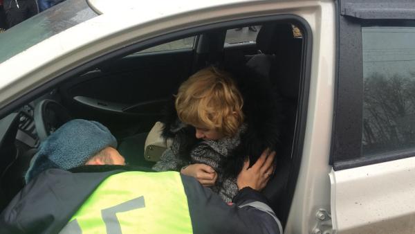 Пьяная автоледи попала в руки инспекторов ДПС в Ставрополе. Видео